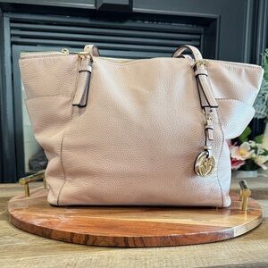 Elegant Pink Leather Michael Kors